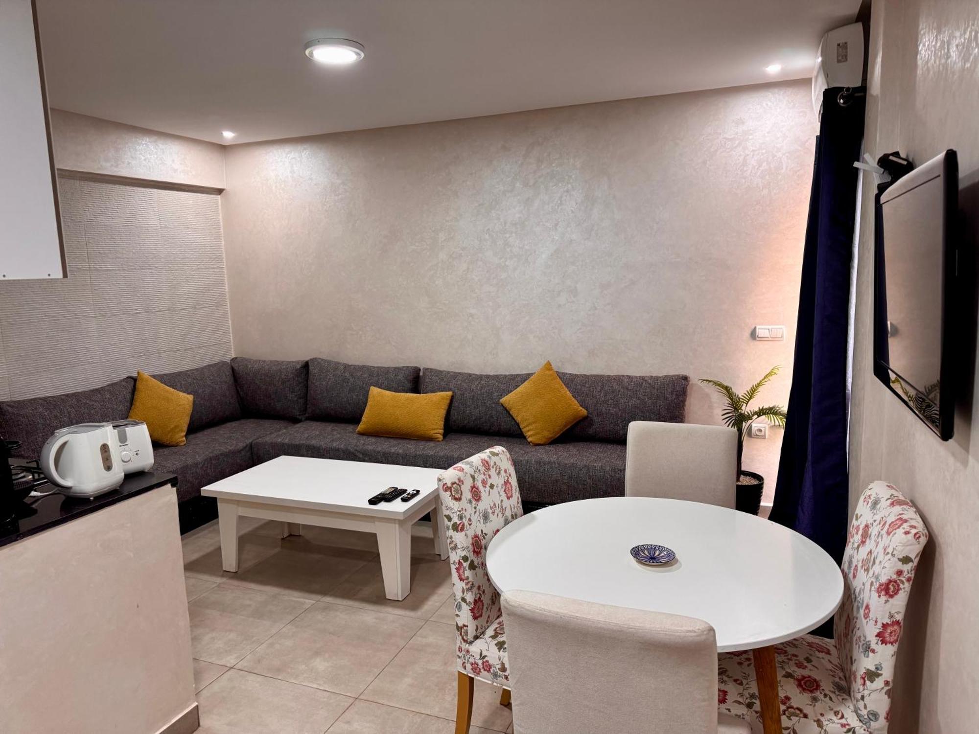 C-appartement De Luxe Plein Centre De Gueliz Avec Piscine Parking Wifi Netflix Apartamento